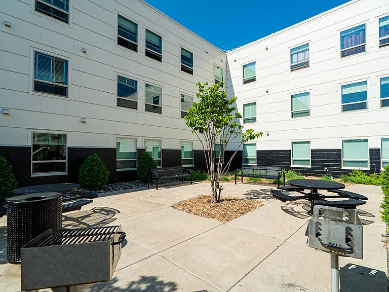 360 University Ave W — Photo 17