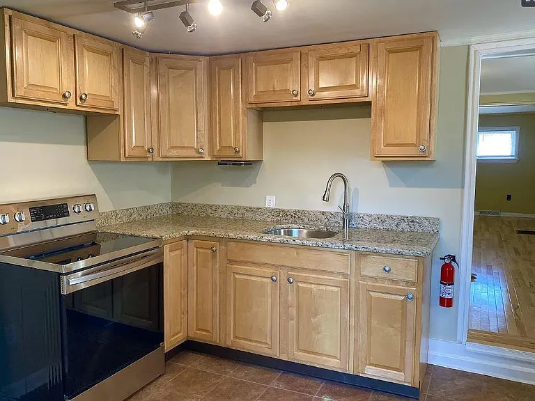 19 Walnut St — Photo 4