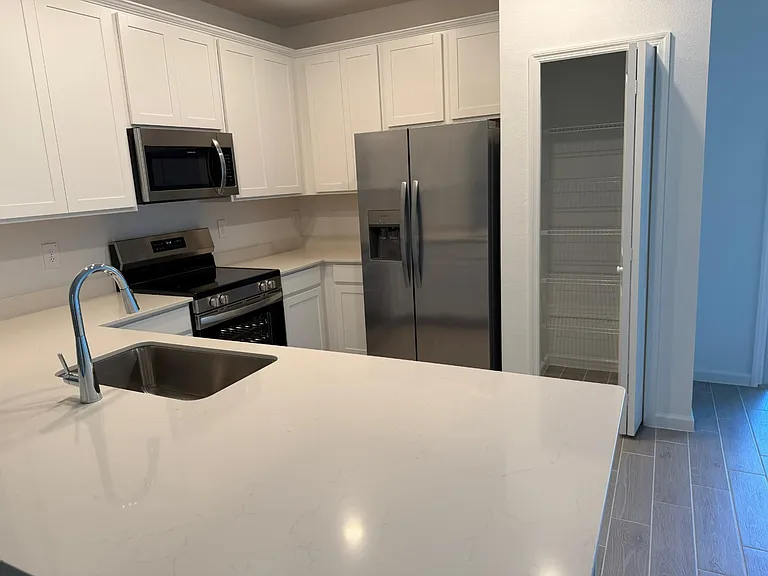 3634 SE 37th Avenue Rd — Photo 3