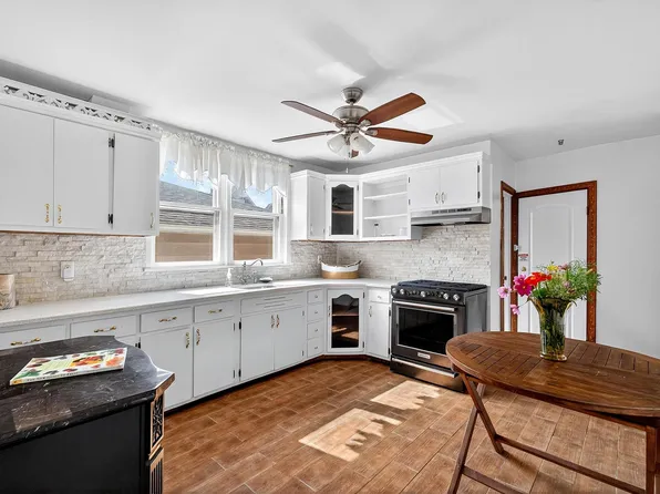 687 Avenue East image 27 of 32