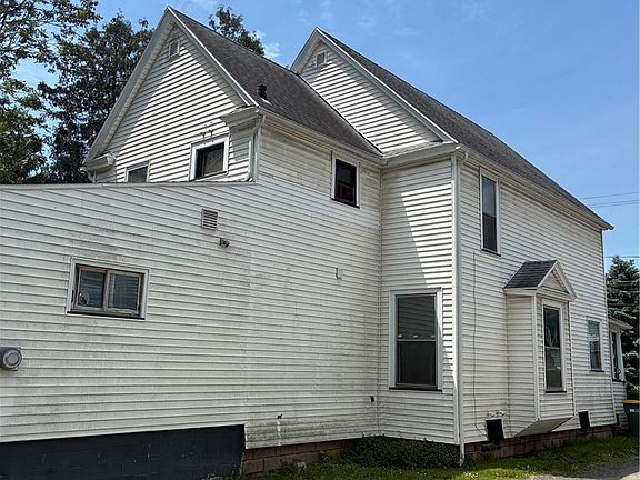 4th image of 144 Bank St