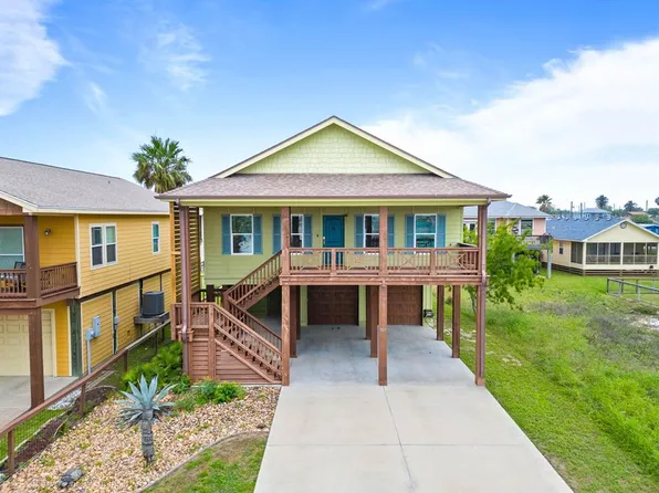 923 S Magnolia St, Rockport, TX 78382