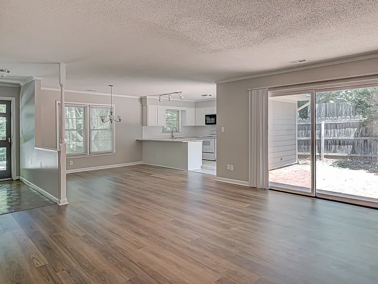 4639 Lawndale Dr — Photo 14
