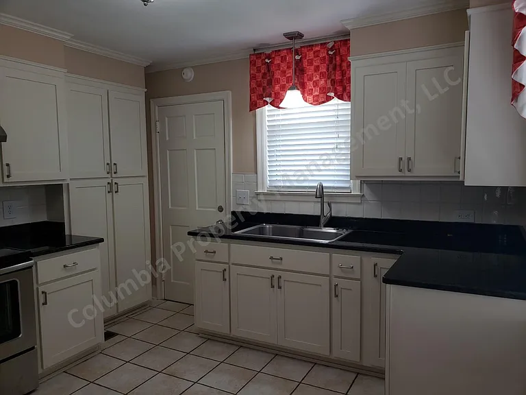 420 Bonham Rd — Photo 2