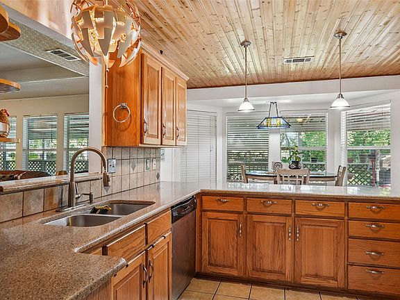 2nd image of 211 Ashford Ln