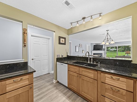 2nd image of 652 Pewaukee ROAD #A