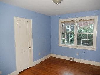 4th image of 420 W 6th St