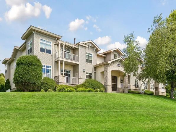 1256 County Road D E APT 101, Maplewood, MN 55109