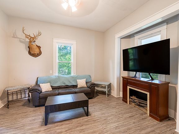 3rd image of 2502 Burg Jones Ln
