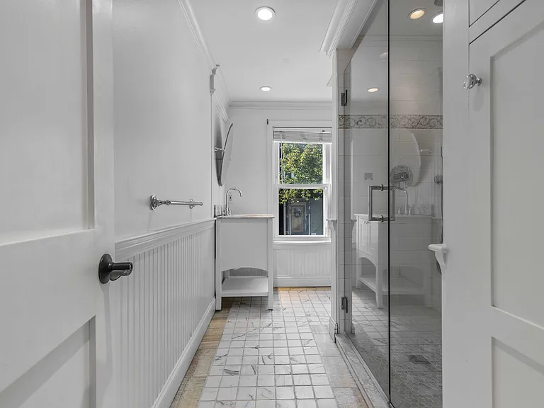 256 W 3rd St #2 — Photo 15