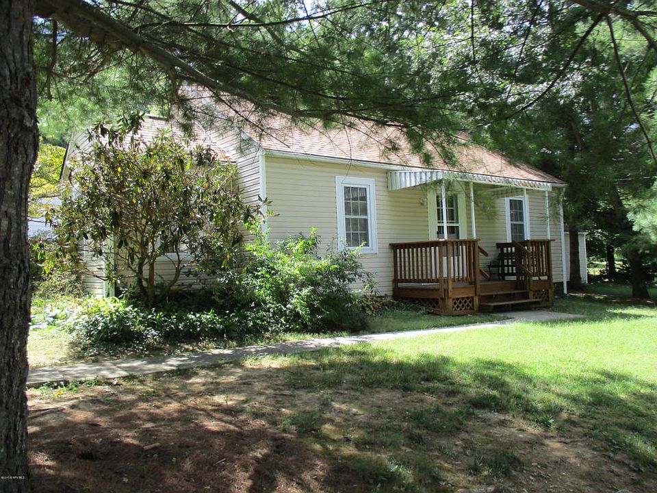 1st image of 205 Orchard View Ln
