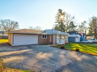 420 Santa Barbara Rd, Lakemoor, IL 60051