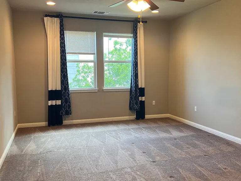 13800 Lyndhurst St — Photo 13