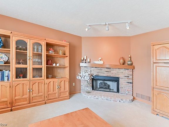 3rd image of 443 Scarborough Ln Unit 443