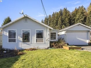 107 10th St, Garibaldi, OR 97118