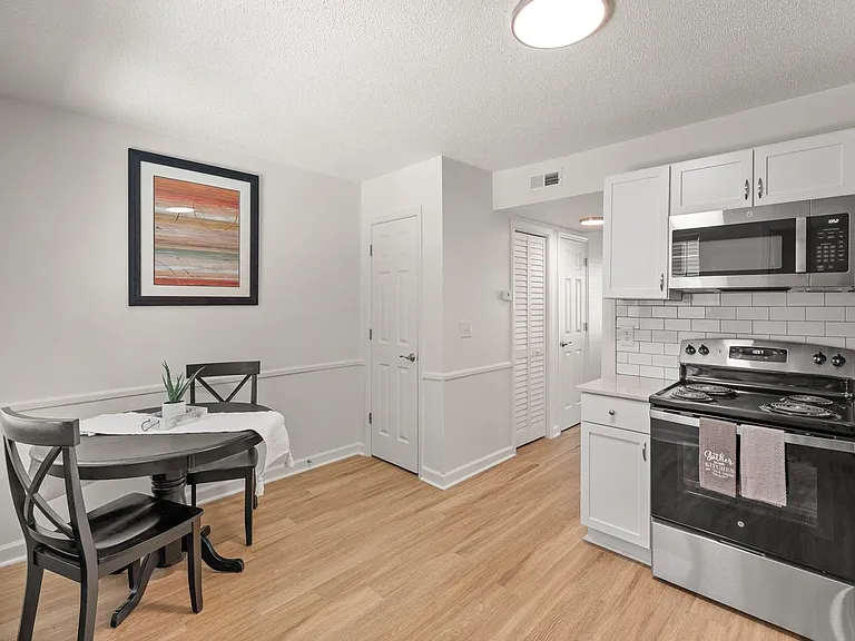 Harbour Lake Apartments — Photo 13
