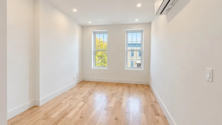 Bedroom, photo 1
