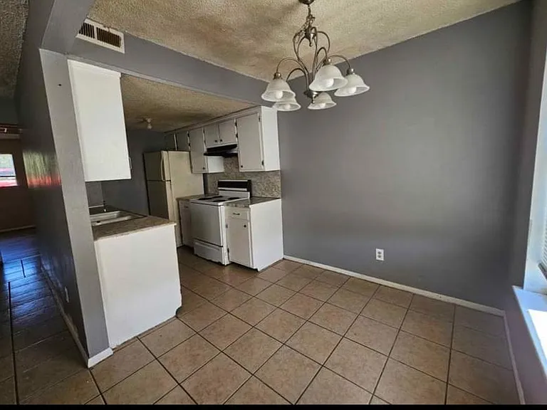 4415 Yorkshire Dr #3 — Photo 2