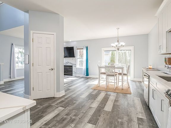 5th image of 429 N Tower Dr