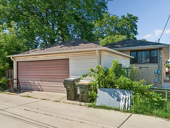 3rd image of 7017 W Jarvis Ave