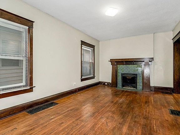 5th image of 320 Spruce Ave