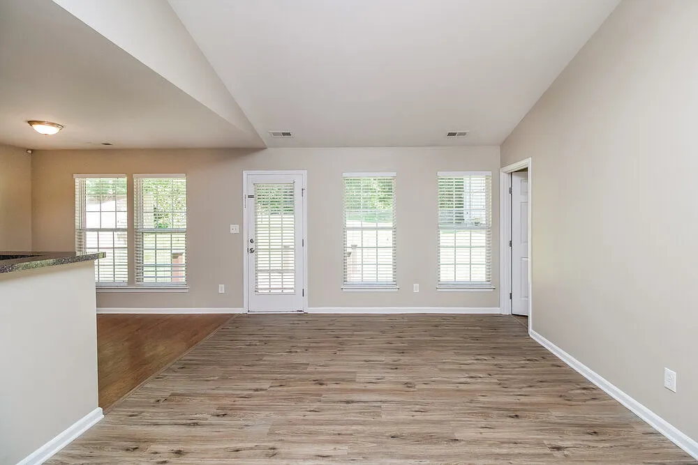 3 bed, 2.0 bath, 1235 sqft, $1,825 — Photo 3