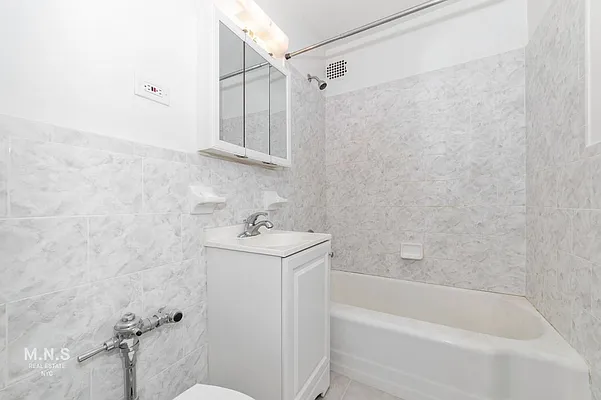 Rented by MNS | media 4