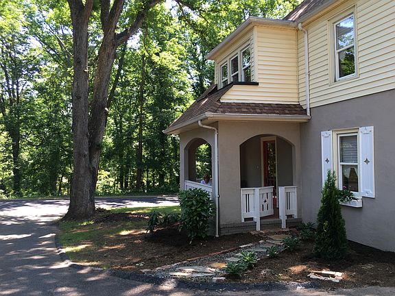 3rd image of 422 3rd Avenue Dr SE