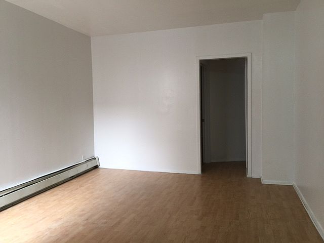 2nd image of 4320 Greenpoint Ave