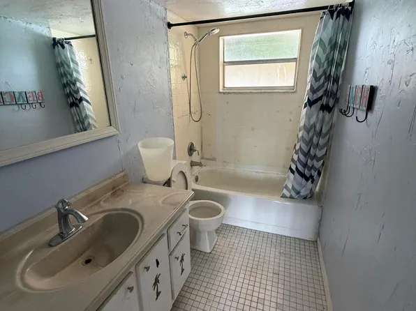 9881 SUNRISE LAKES Boulevard #104, Sunrise, FL 33322