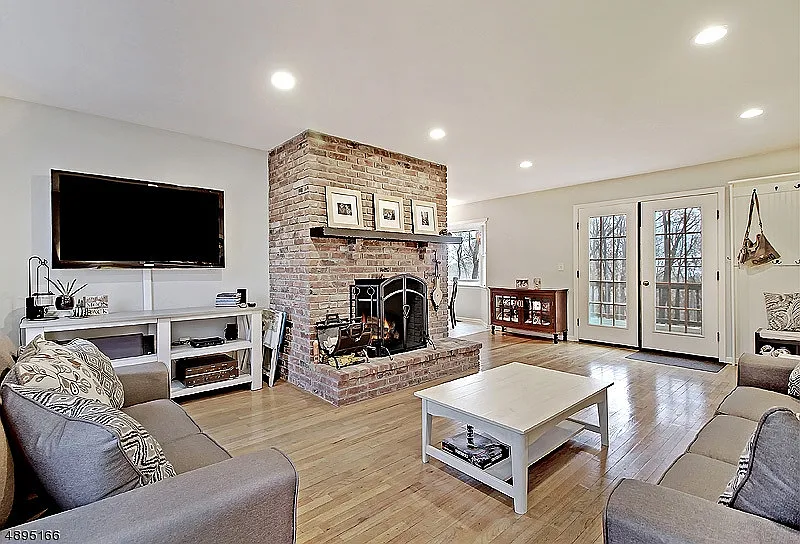 215 Gross Dr photo 1