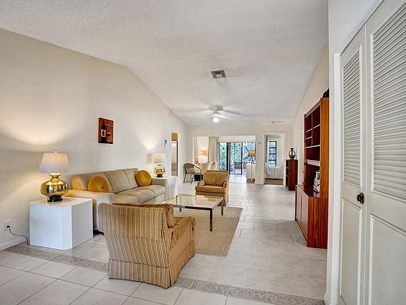 5th image of 2779 Dracaena Court
