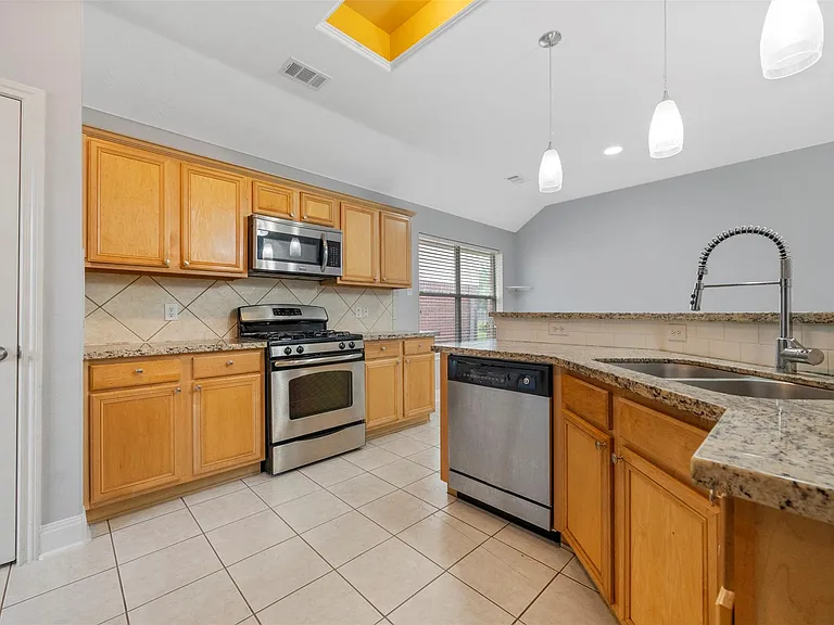 18235 Silver Timber Ct — Photo 9