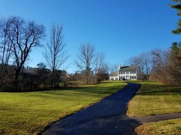 12 Dom Lea Cir, Franklin, MA 02038