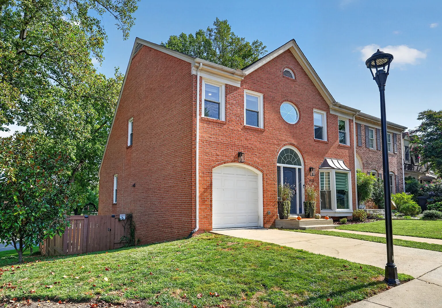 7411 Crestberry Ln — Photo 4