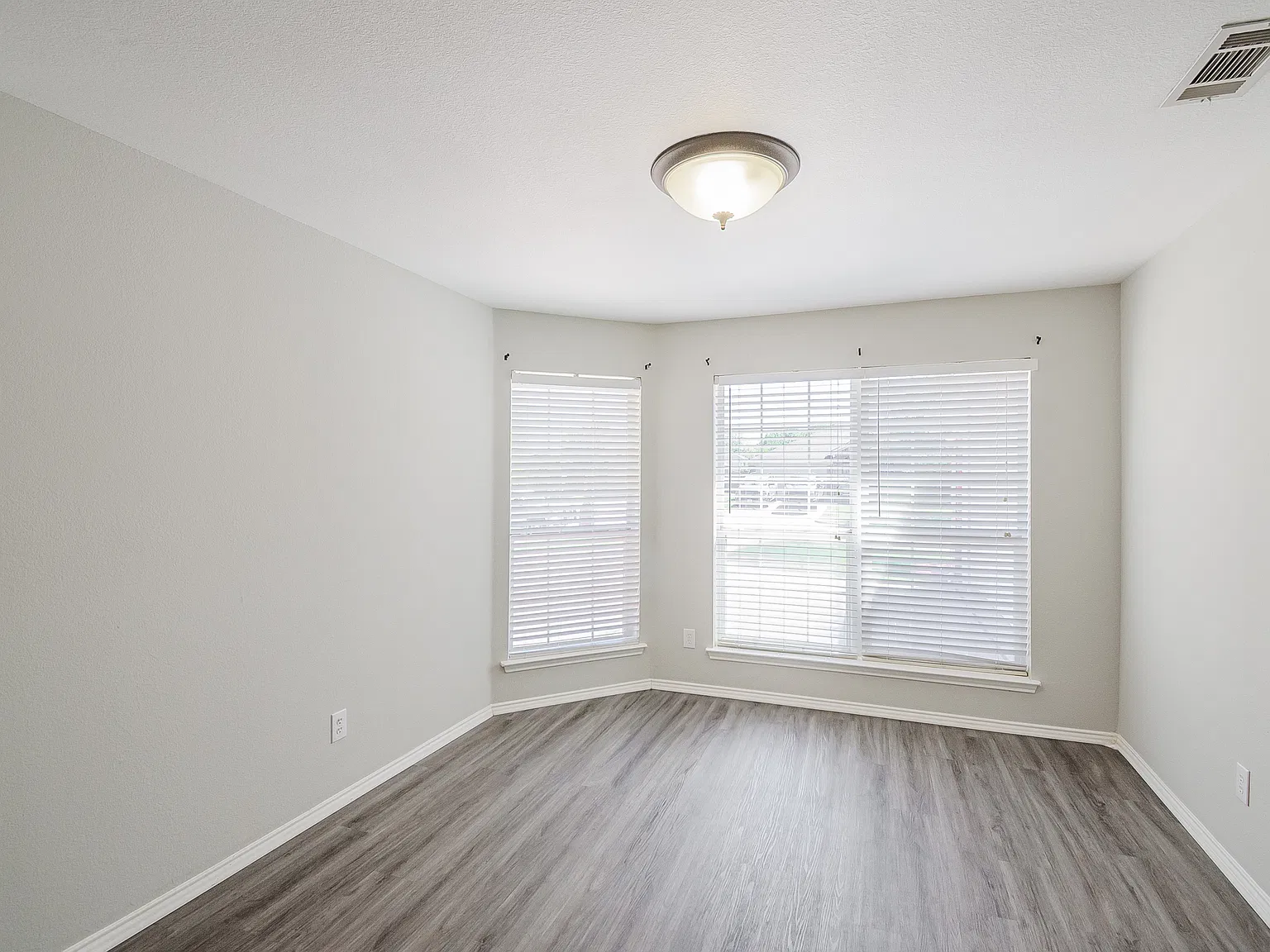 3 bed, 1854 sqft, $2,400 — Photo 4