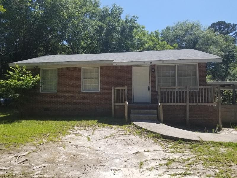 1st image of 201 Horseshoe Cir