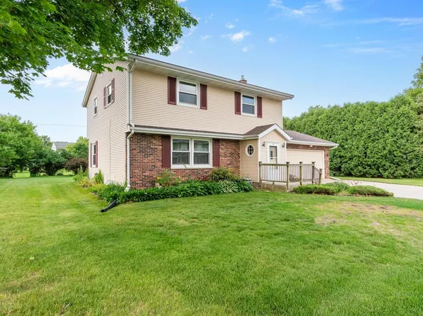 127 Martin DRIVE, Hartford, WI 53027