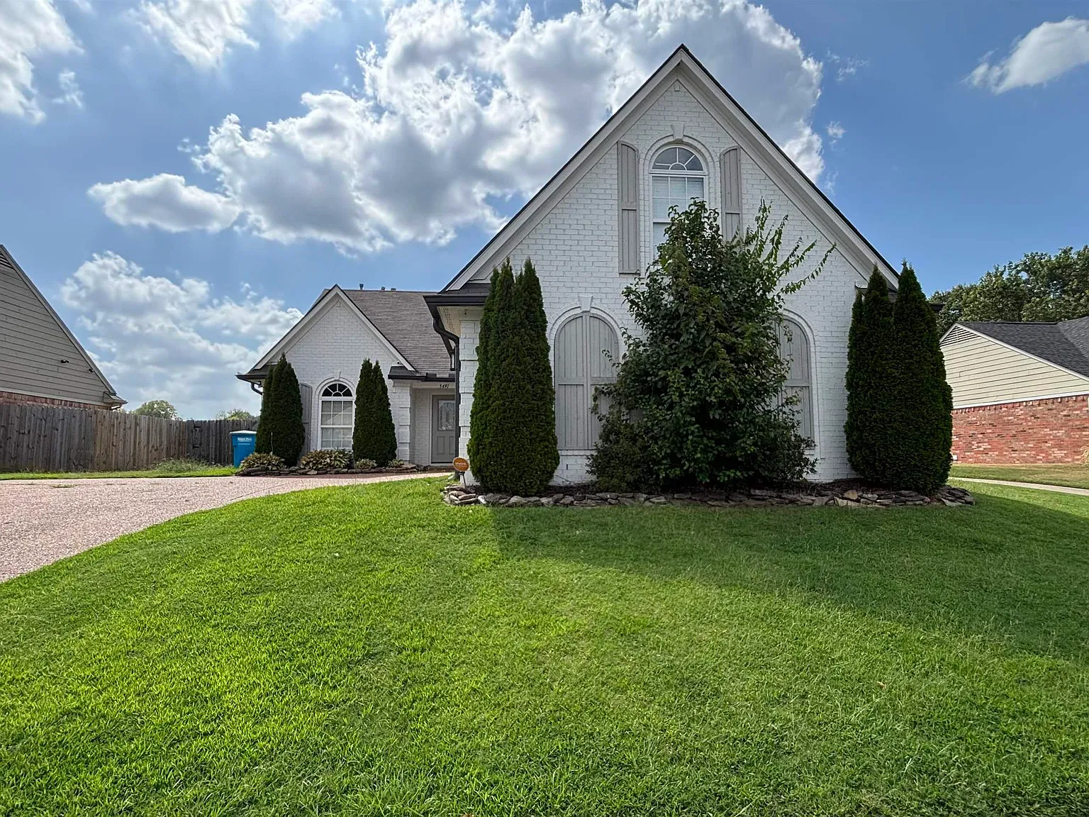 4 bed, 2.0 bath, 1929 sqft, $2,200 — Photo 1