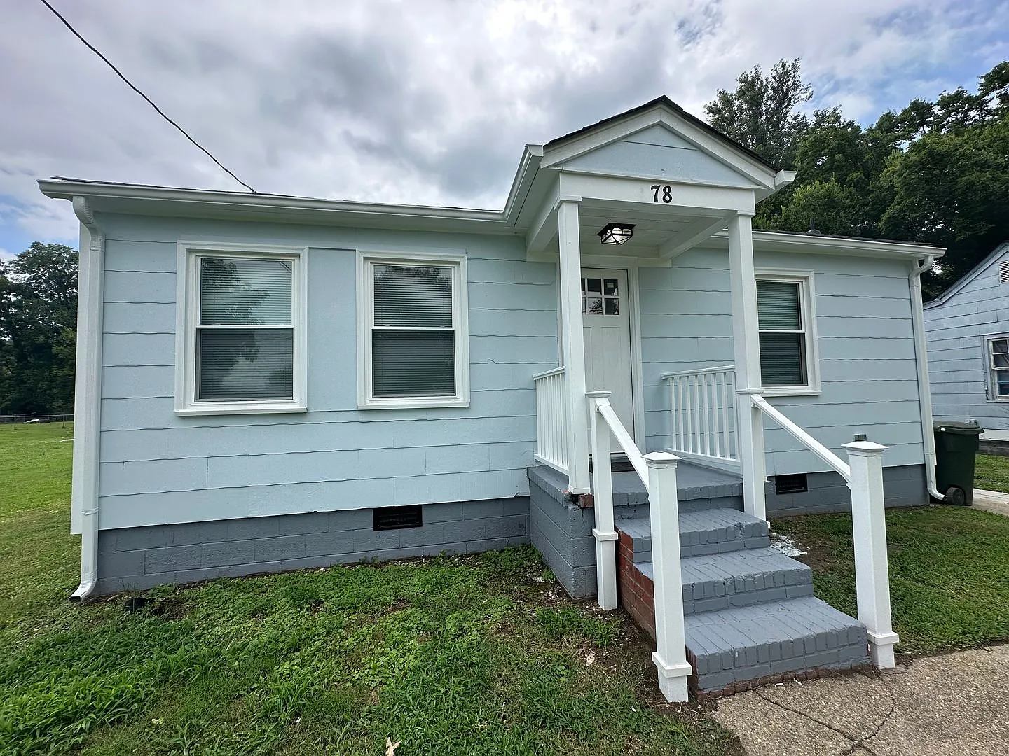 3 bed, 1.0 bath, 1100 sqft, $2,195 — Photo 1