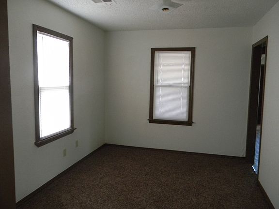 4th image of 4516 Melrose Ln