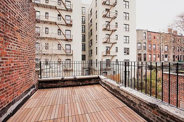 Rented by Perry Associates NYC Inc | media 28