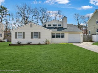 1043 Sailor Dr, Manahawkin, NJ 08050