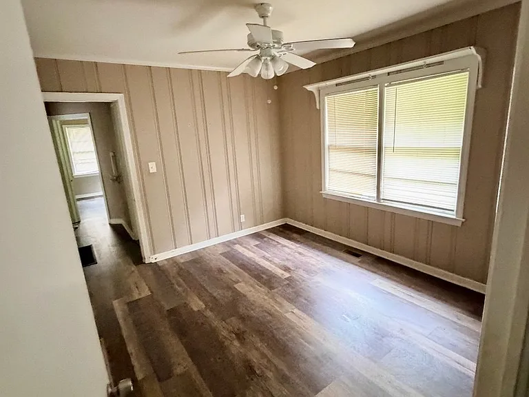 527 Englewood Dr — Photo 27