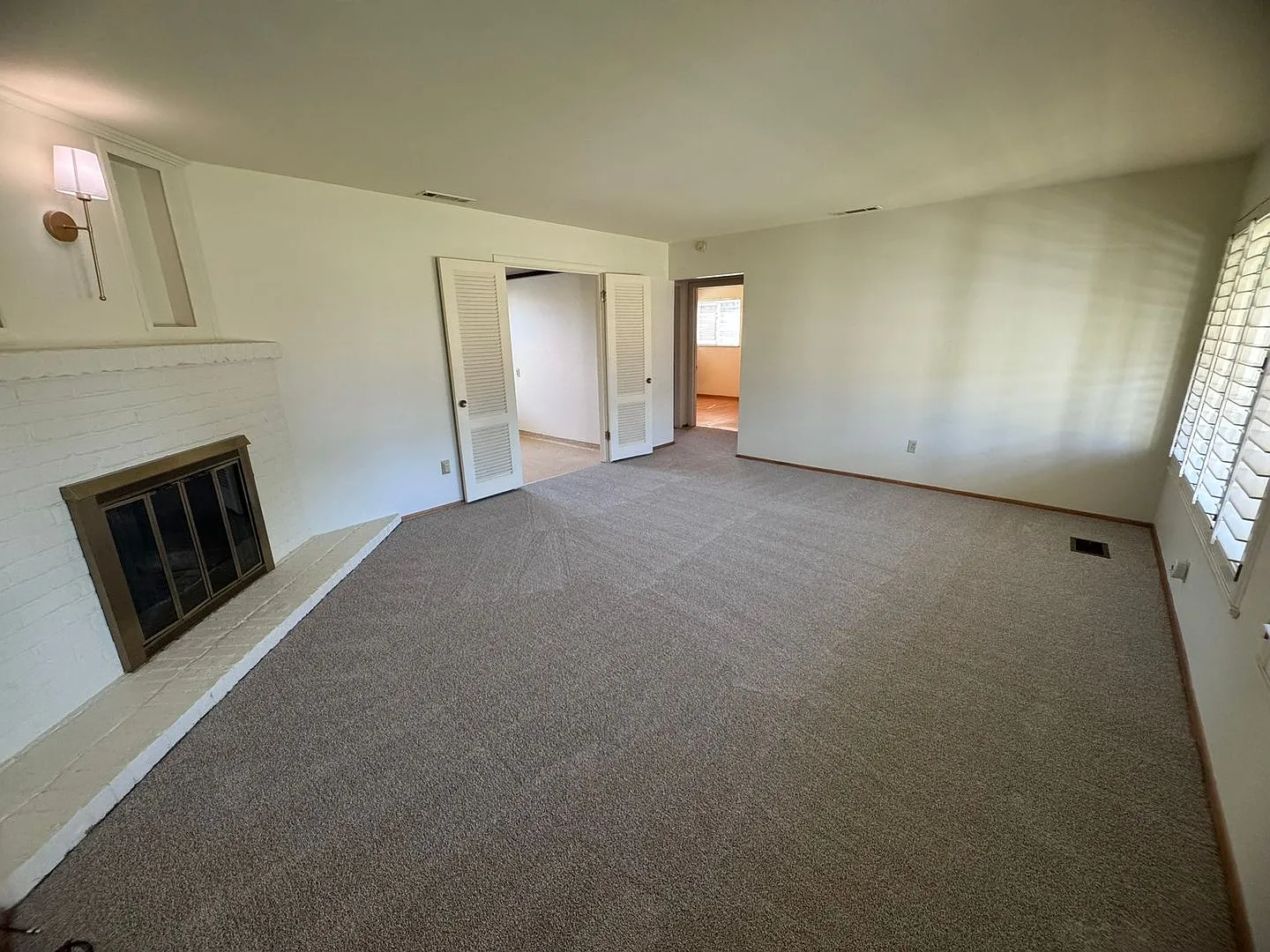 Charming Single Story 2 Bedroom Home in Established West Sac Neighborhood — Photo 3