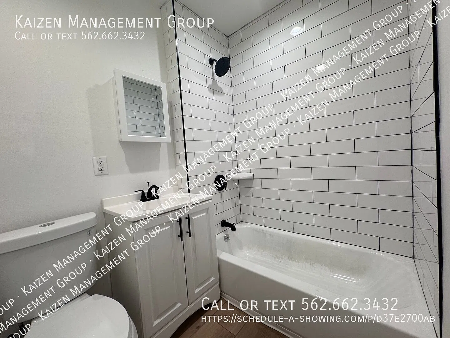 Modern Dtlb Living With Vintage Charm! - Move In Special - — Photo 2