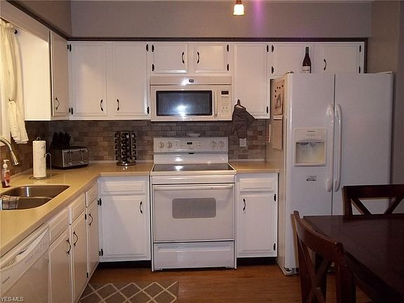 4th image of 343 Deepwood Ln