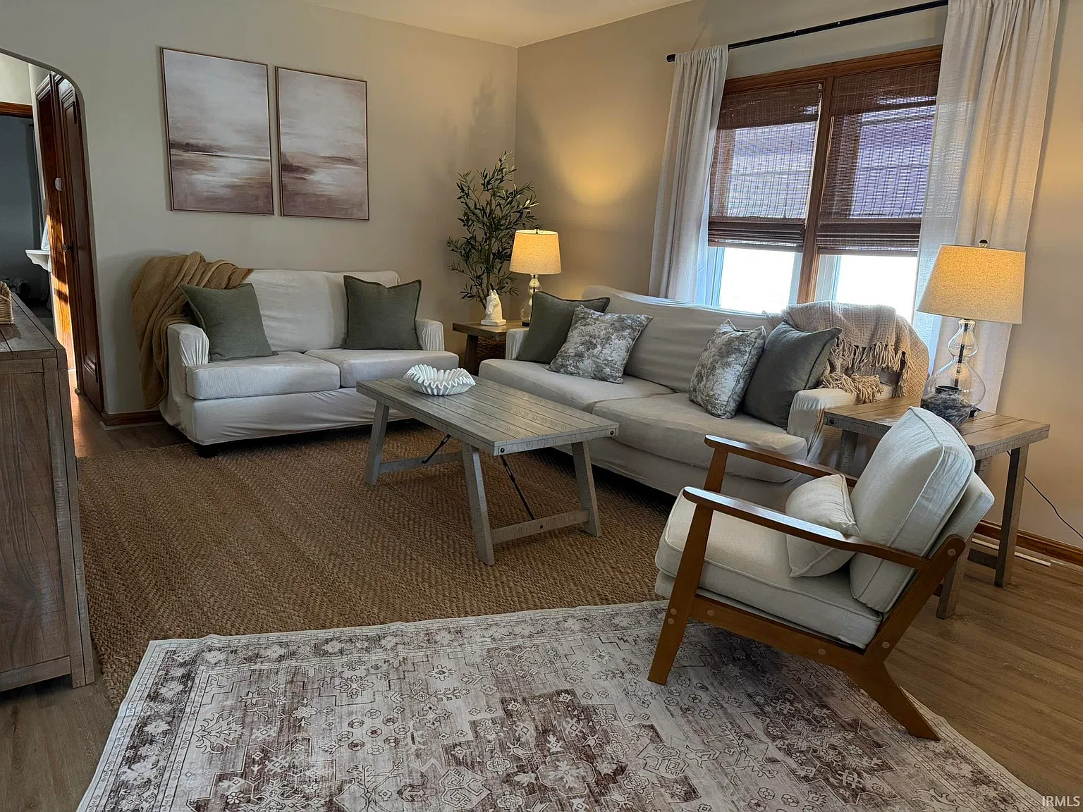 4 bed, 2.0 bath, 1855 sqft, $2,600 — Photo 2