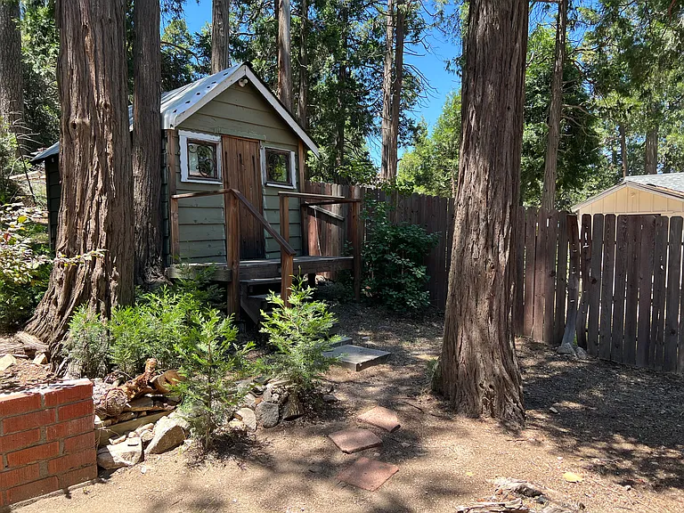 689 Knoll Dr — Photo 15