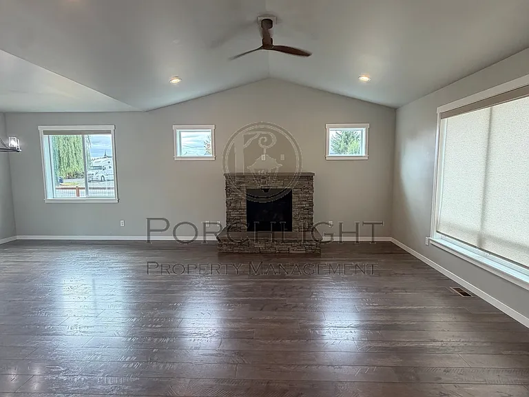 2102 Snowbush St — Photo 5